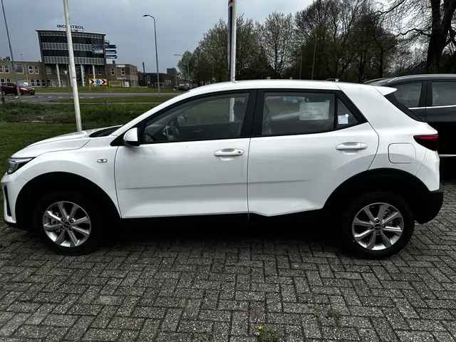 Kia Stonic 1.2 MPi Edition7 + Emotion pakket 2023 Benzine 15