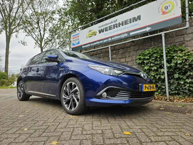 Toyota Auris 1.8 Hybrid Executive 2015 Hybride Benzine 12