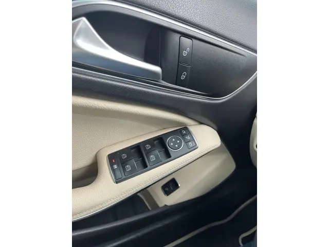 Mercedes-Benz GLA 180 Business 2018 Benzine 16