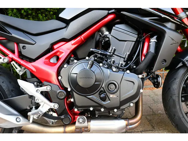 Honda CB 750 HORNET | CB 750 ABS 2024 Benzine 17