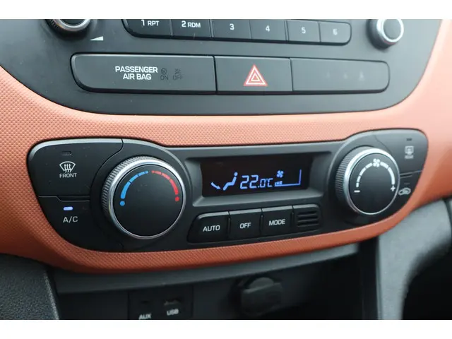 Hyundai i10 1.0i i-Motion Comfort 2016 Benzine 11