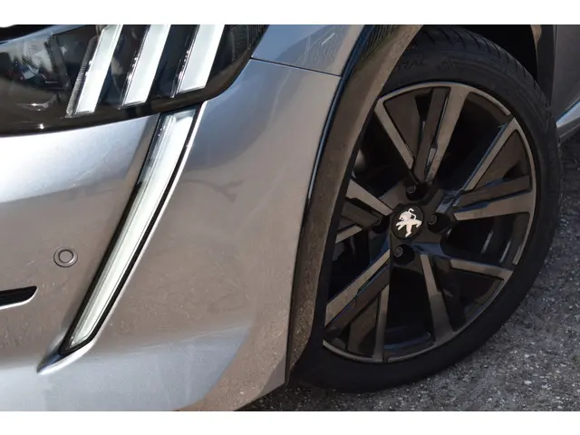 Peugeot 208 PureTech 100 EAT8 GT 2023 Benzine 8