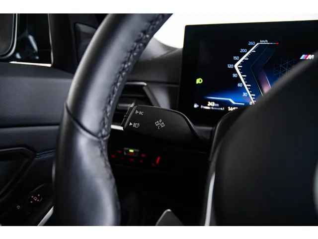 BMW 3 Serie Touring 330i 2023 Benzine 49