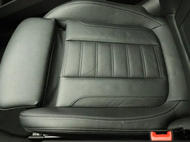 BMW 3 Serie 320i Touring 2020 Benzine 31