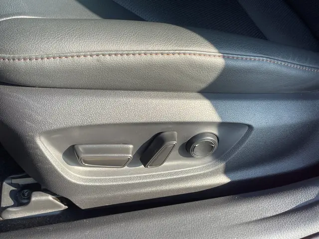 Toyota Camry 2.5 Hybrid Business + 2021 Hybride Benzine 23