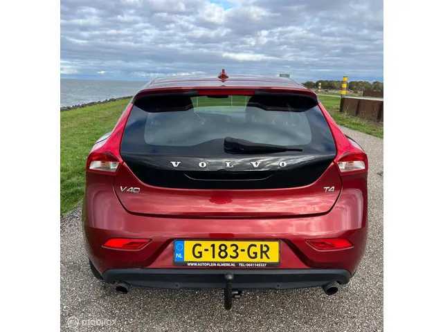 Volvo V40 1.6 T4 Summum 2014 Benzine 6