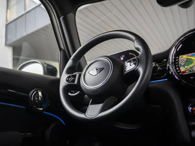 MINI 5-Deurs Cooper Aut. 2023 Benzine 16