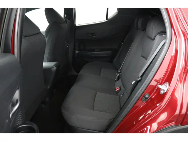 Toyota C-HR 1.8 Hybrid Bi-Tone 2018 Hybride Benzine 18