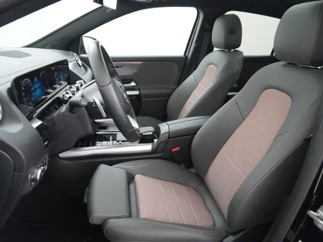 Mercedes-Benz EQA 250 67 kWh 2023 Elektrisch 17
