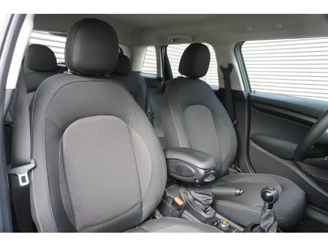 MINI 5-Deurs One 2022 Benzine 8