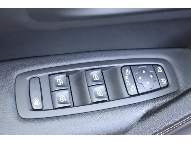 Renault Kadjar TCe 140 EDC Limited 2022 Benzine 23