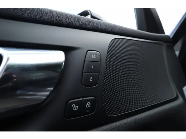 Volvo S60 2.0 T4 R-Design 2020 Benzine 12
