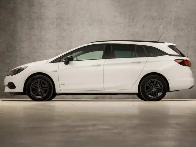 Opel Astra Sports Tourer 1.2 Design & Tech 2022 Benzine 2