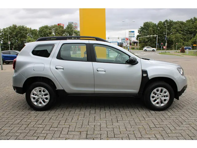 Dacia Duster TCe 130 Comfort 2022 Benzine 8