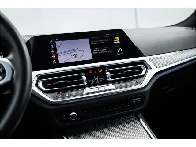 BMW 3 Serie Touring 320i M Sport High Ex 2021 Benzine 59