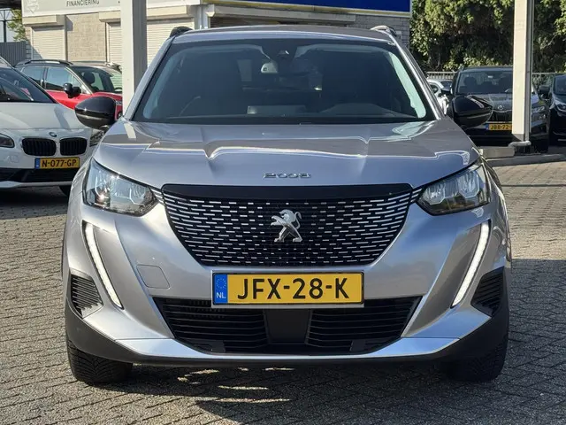 Peugeot 2008 1.2 PureTech Allure Pack 2022 Benzine 10