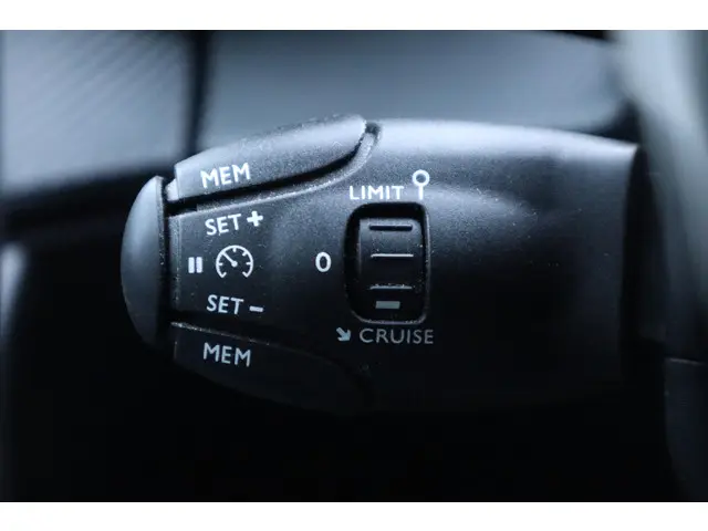 Peugeot 2008 1.2 PURETECH ALLURE PACK 2022 Benzine 27