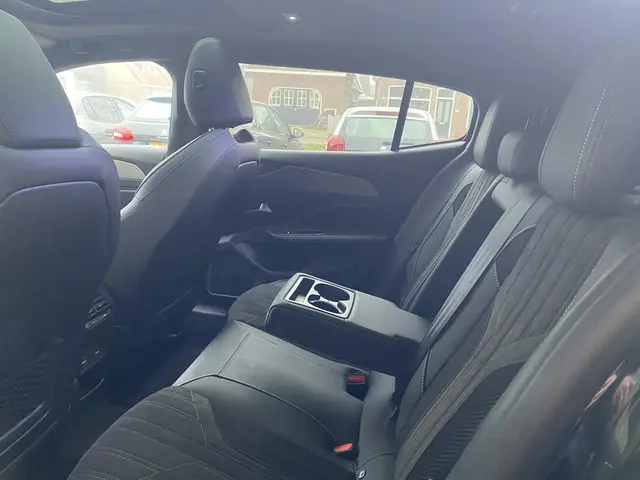 Peugeot 408 1.6 HYbrid GT 180 EAT8 2024 Hybride Benzine 7