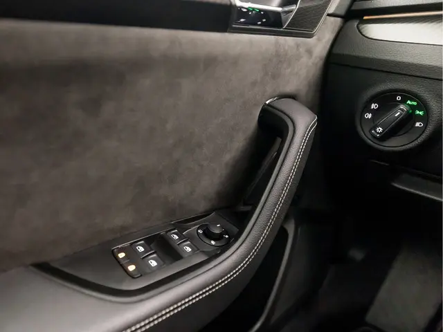 Škoda Superb Combi 1.5 TSI Sportline 2020 Benzine 27