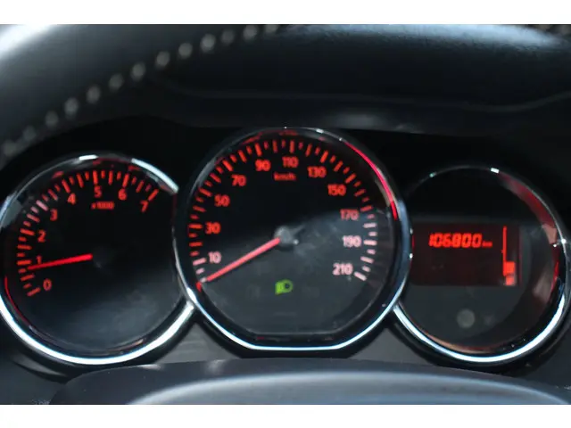 Dacia Duster 1.2 TCe 4x2 Lauréate 2015 Benzine 15