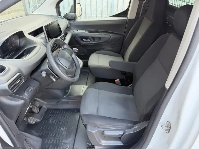 Peugeot Partner 1.2 PureTech Premium 2021 Benzine 29