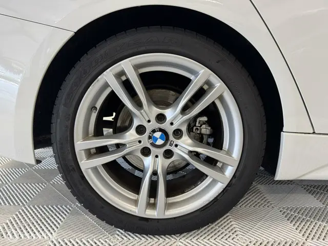 BMW 3 Serie 316i M Sport Edition 2015 Benzine 21