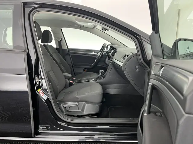 Volkswagen e-Golf {SOH-88%} 2019 Elektrisch 11