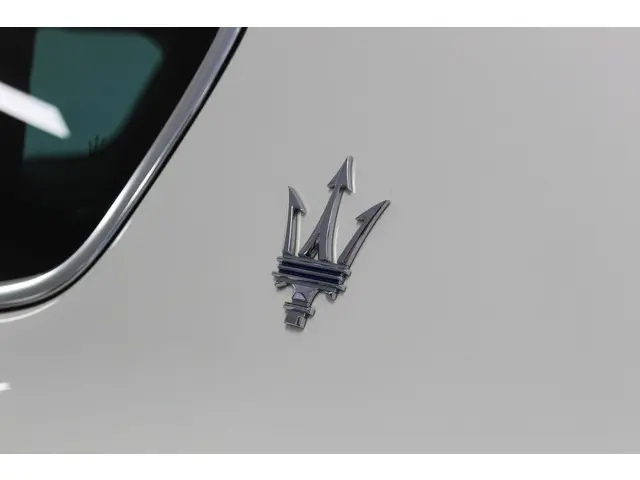 Maserati Levante 2.0 Hybrid Executive 2022 Benzine 15