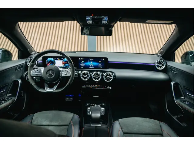 Mercedes-Benz A-Klasse 250 e 2020 Hybride Benzine 18