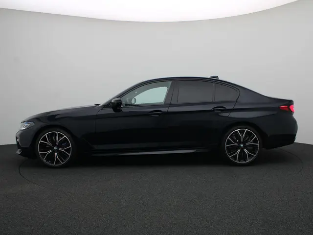 BMW 5 Serie Sedan 540i 2022 Benzine 4