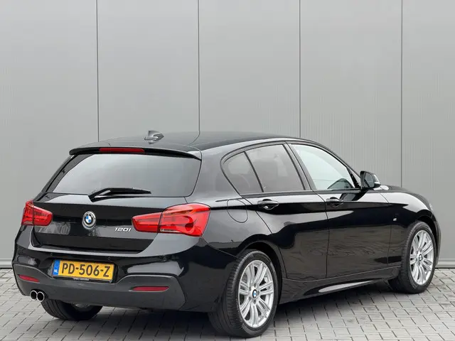 BMW 1 Serie 120i M Sport High Executive 2017 Benzine 2