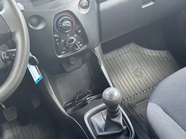 Toyota Aygo 1.0 VVT-i x 2019 Benzine 27
