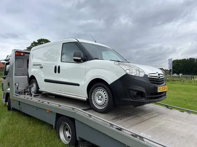 Opel Combo 1.3 CDTi L2H1 ec.Sel MOTORSCHADE 2015 Diesel