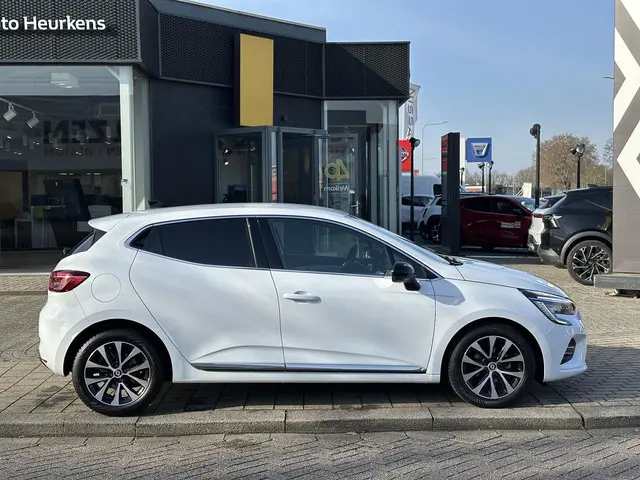 Renault Clio TCe 90 Techno 2023 Benzine 29