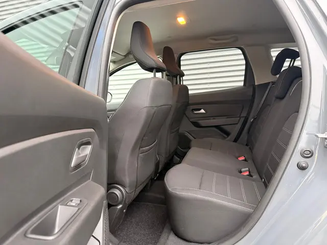 Dacia Duster 1.3 TCe 130 Journey 2024 Benzine 18