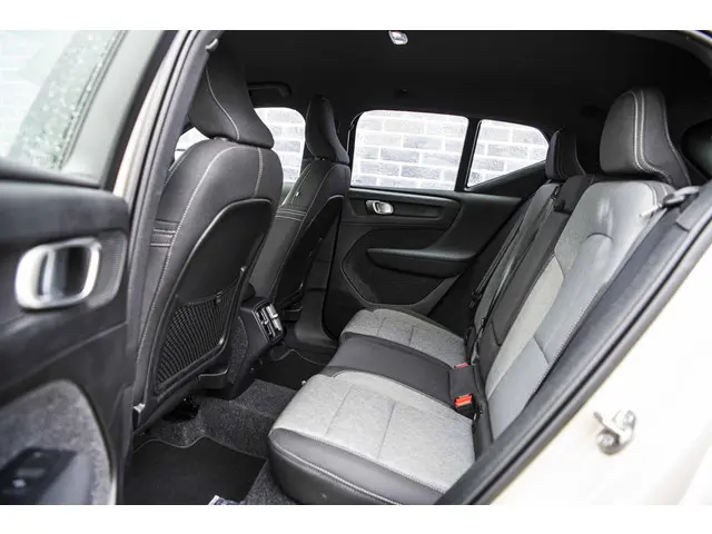 Volvo XC40 2.0 B4 Plus Dark 2025 Benzine 8