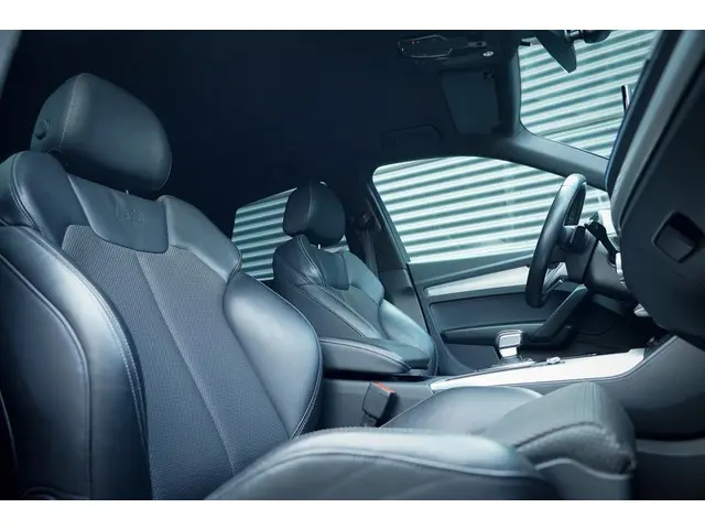Audi Q5 50 TFSI e S edition 2021 Hybride Benzine 46