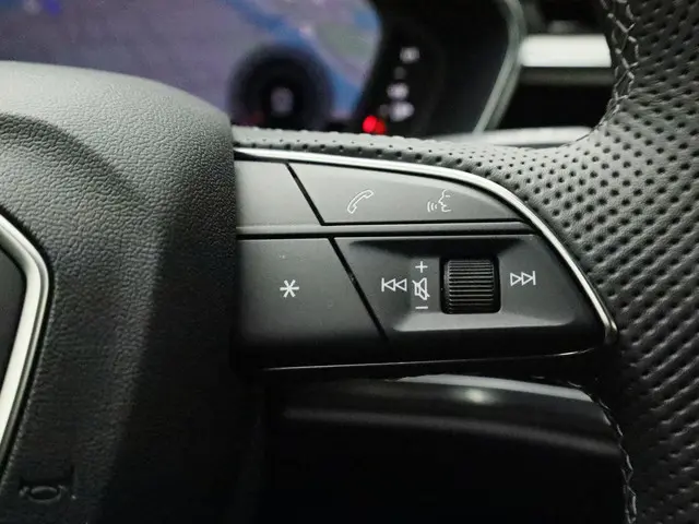 Audi Q3 35 TFSI/150PK S Line 2024 Benzine 24