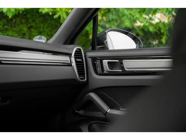 Porsche Cayenne Coupé 3.0 Platinum Edition 2022 Benzine 24