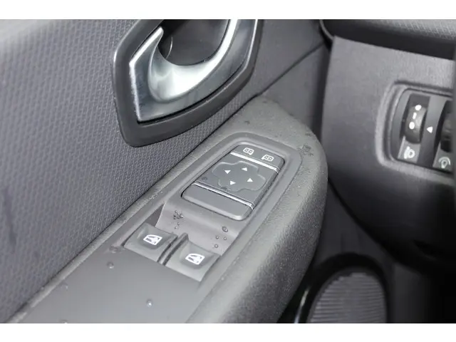 Renault Clio 0.9 TCe Limited 90 pk 2017 Benzine 24