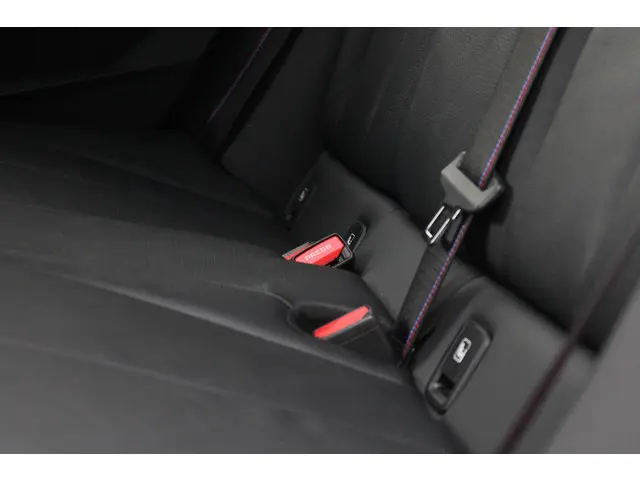 BMW 1 Serie 120i High Executive Edition 2021 Benzine 24