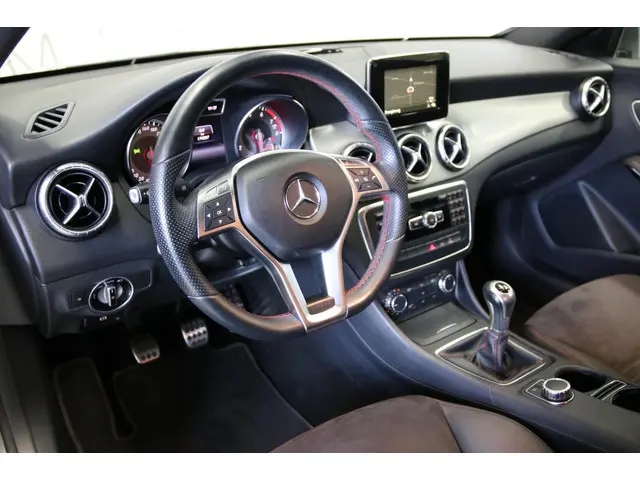 Mercedes-Benz CLA 180 Ambition 2014 Benzine 17