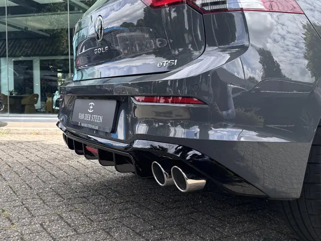 Volkswagen Golf 1.0 eTSI Life 2024 Benzine 15