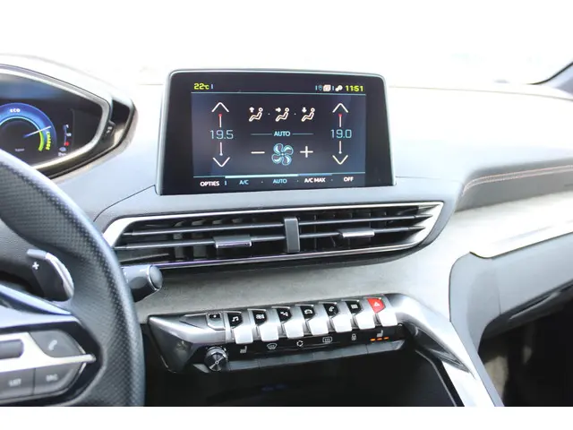 Peugeot 3008 1.6 HYbrid4 300 GT 2020 Hybride Benzine 22