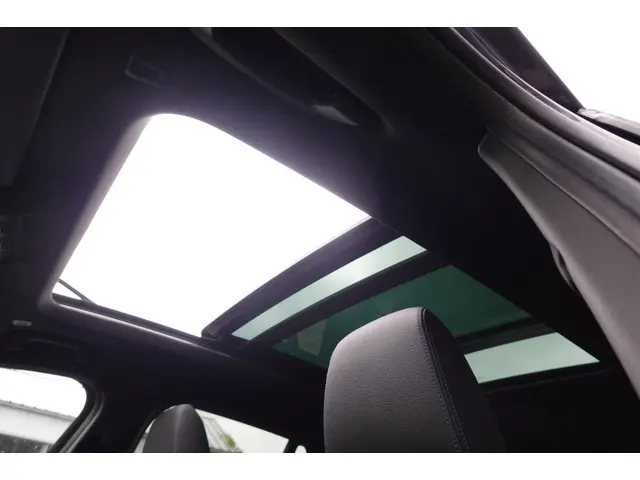 BMW X1 SDrive18i High ExecutiveM-Sport 2021 Benzine 23