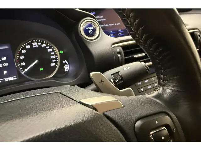 Lexus RC 300h F Sport Premium 2019 Hybride Benzine 26