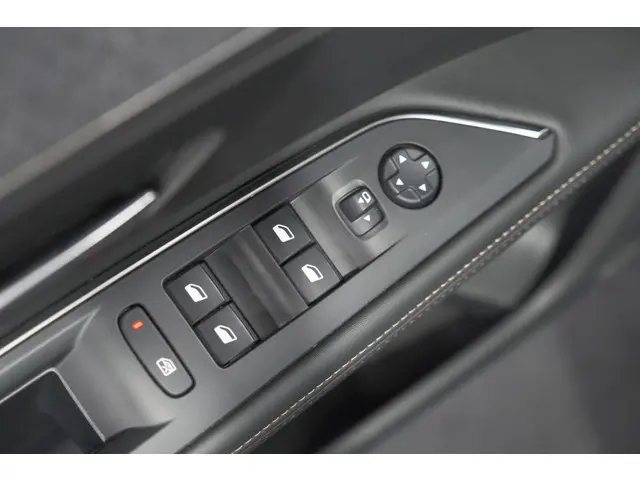 Peugeot 5008 PureTech 130 EAT8 GT Line 2020 Benzine 24