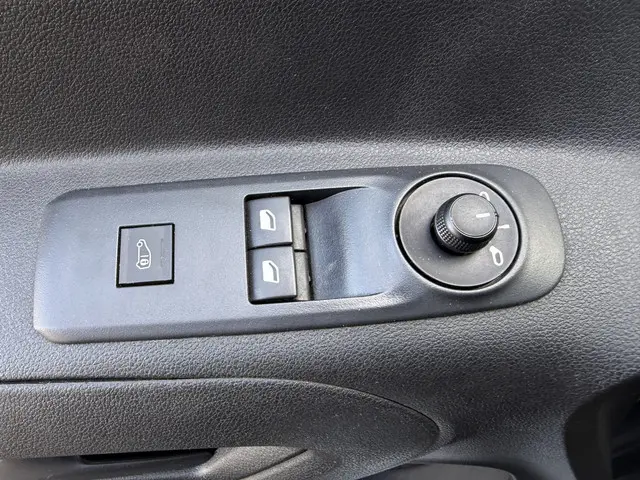 Peugeot Partner 1.2 PureTech Premium 2021 Benzine 35