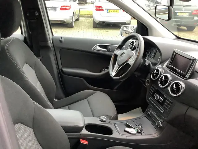 Mercedes-Benz B-Klasse 180 Ambition 2012 Benzine 17