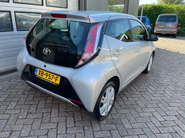 Toyota Aygo 1.0 VVT-i x-cite 2018 Benzine 6